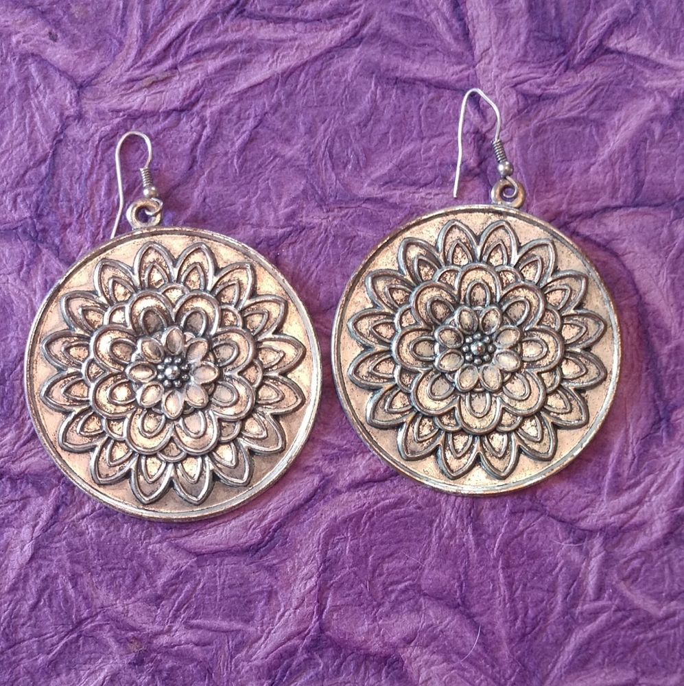 bundle of 3 unique earring sets✨ - Picture 1 of 3